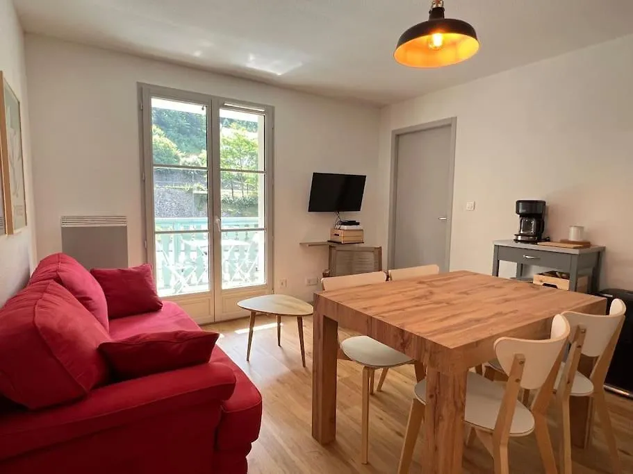T3 Centre Ville Avec Parking, Balcon Et Wifi. 5P. Cauterets 0*,