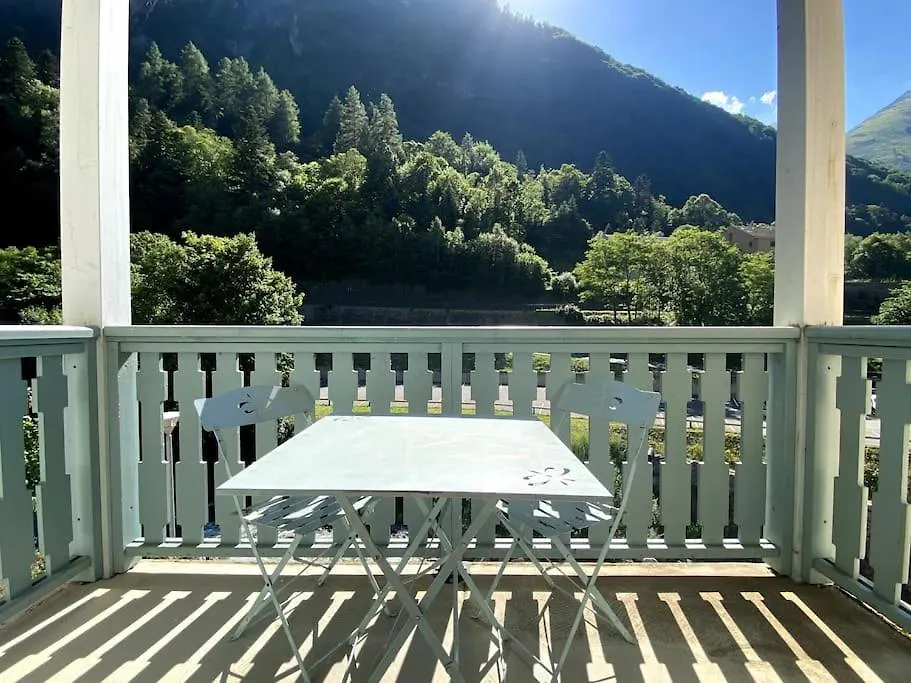 Apartment T3 Centre Ville Avec Parking, Balcon Et Wifi. 5P. Cauterets France