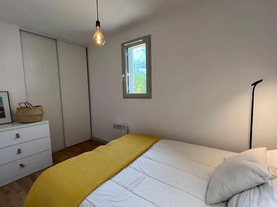 T3 Centre Ville Avec Parking, Balcon Et Wifi. 5P. Cauterets Apartment